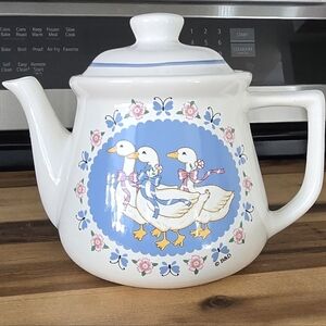 Charming Duck Design Ceramic Teapot